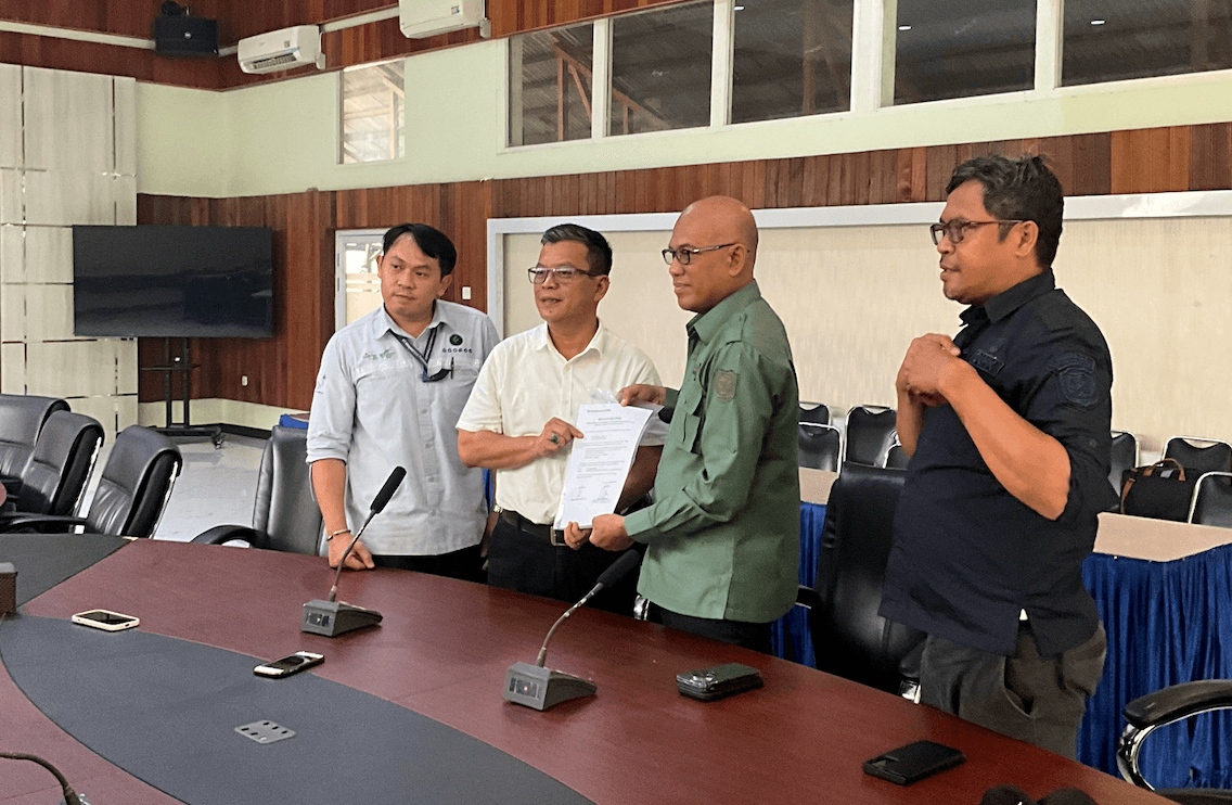 Mayawana Persada Serahkan Bantuan Karhutla